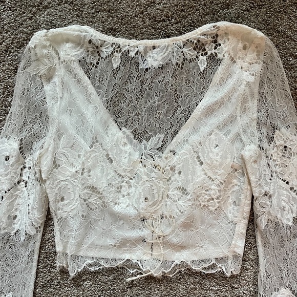 One Way Small White Floral Pattern Lace-up Top - Picture 10 of 14